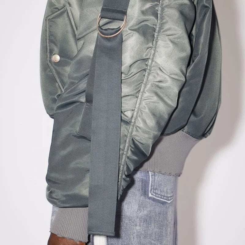 Bomberka z połyskującego materiału syntetycznego